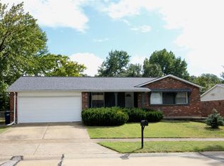 1216 Holgate Dr, Ballwin, MO 63021