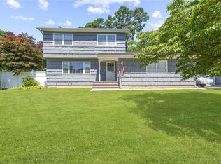 53 Vanderbilt Ave, Saint James, NY 11780