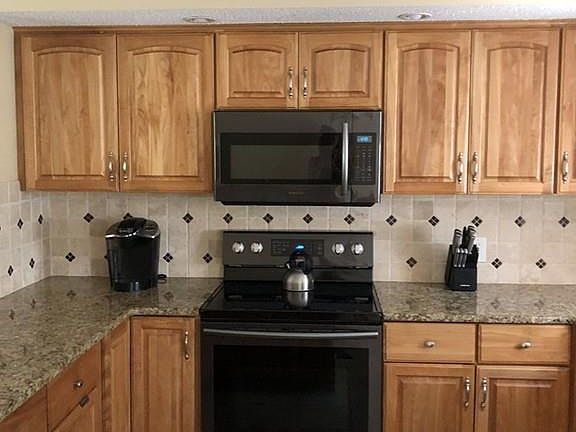 5th image of 10 Riverview Dr