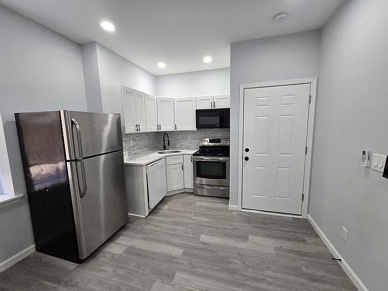 1223 W Allegheny Ave #4 — Photo 6
