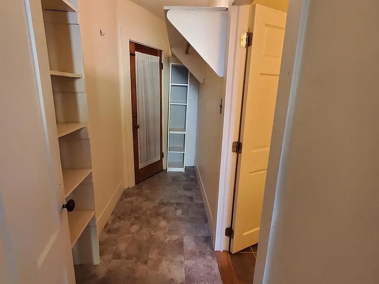 47 Railroad Ave #2R — Photo 6