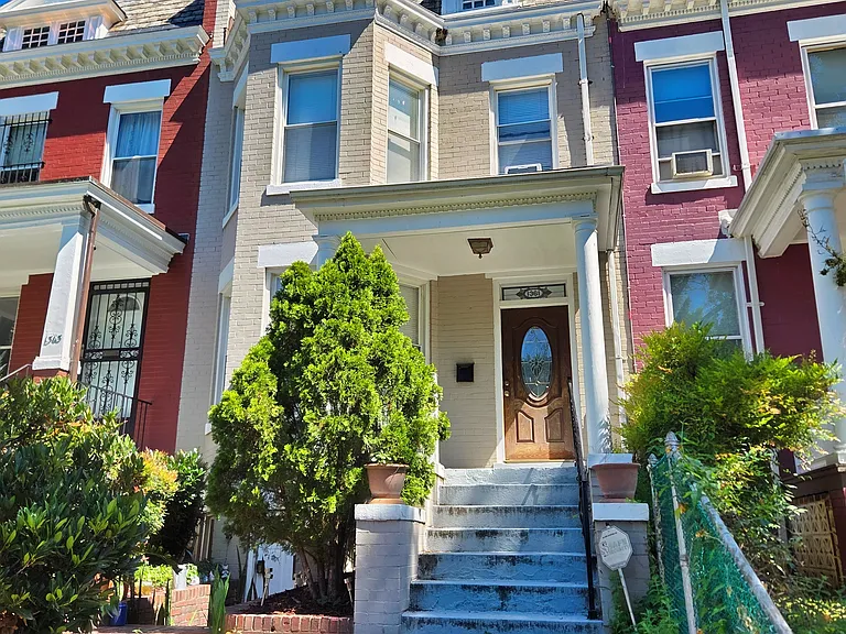 1361 Parkwood Pl NW #B — Photo 1