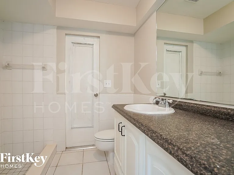 807 SW 3rd Ave — Photo 10