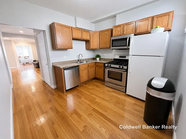 3 bed, 1.0 bath, $2,400 — Photo 4