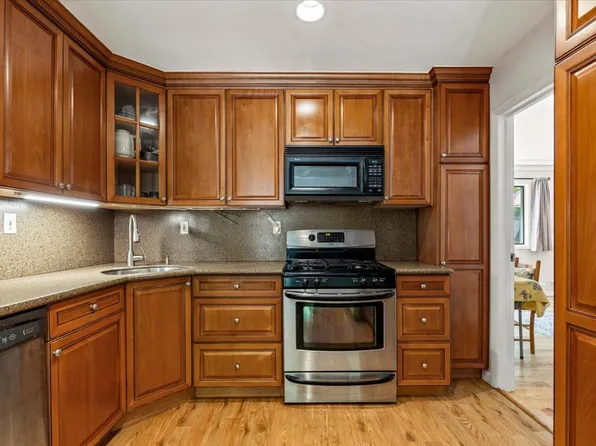 190 Prall Avenue image 7 of 24