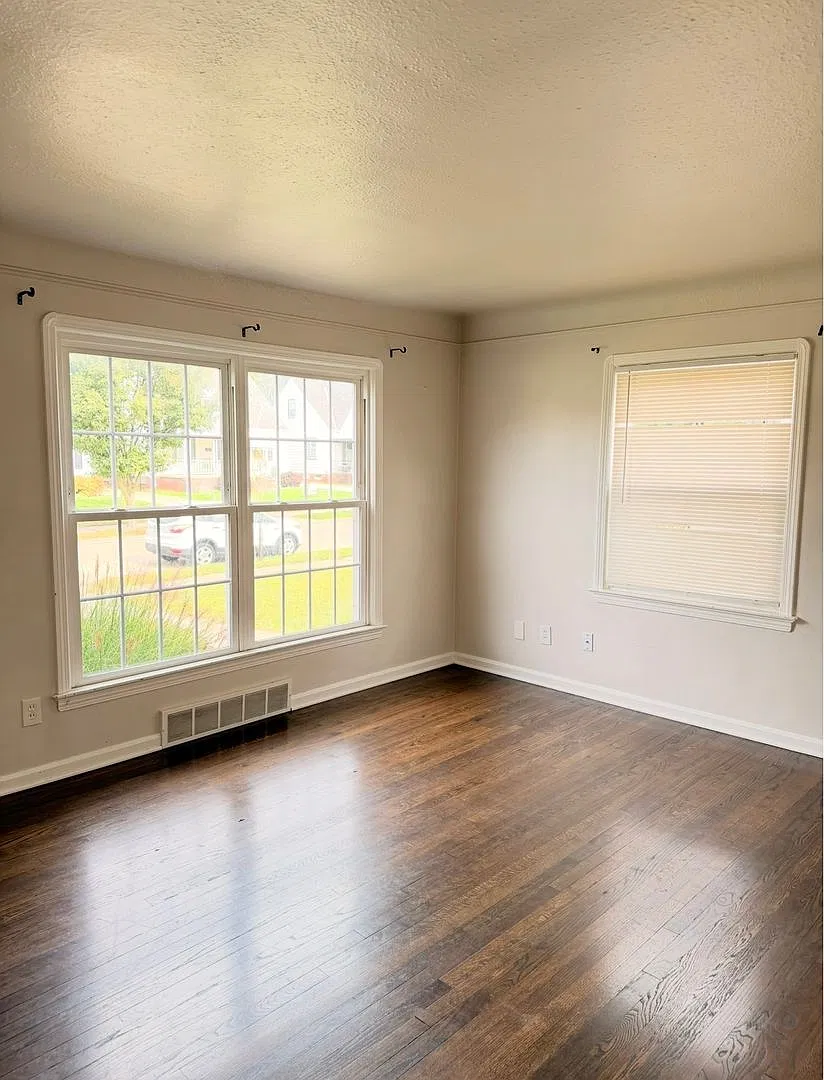 Charming 3-Bedroom Home with Garage in Brooklyn, $1,800/Month — Photo 2