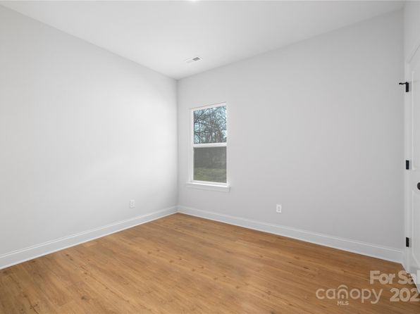 charlotte-north-carolina-452269501 picture