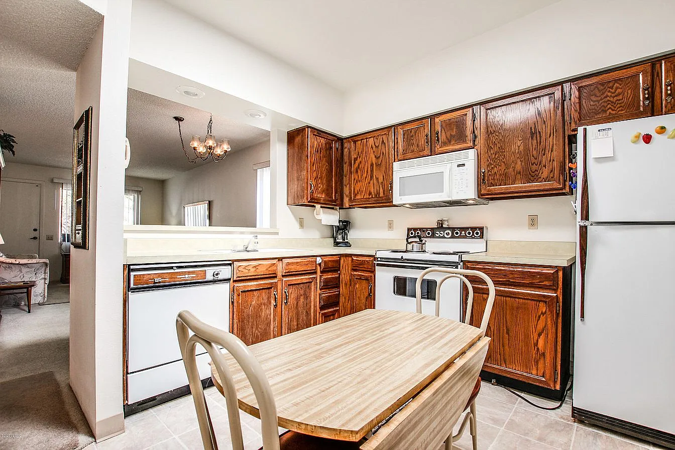 2 bed, 940 sqft, $1,500 — Photo 3