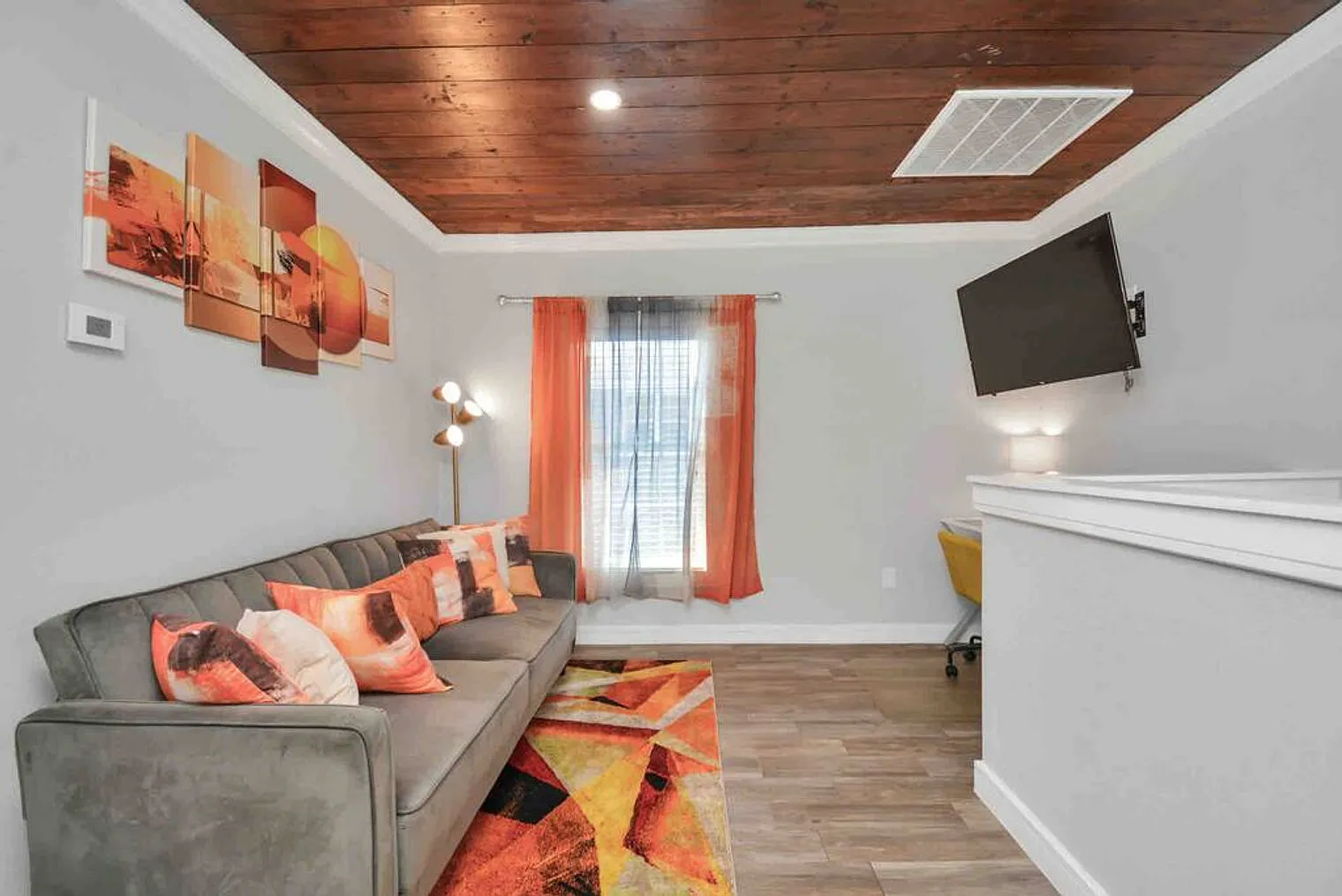 2 bed, 2.0 bath, 1194 sqft, $2,081 — Photo 1