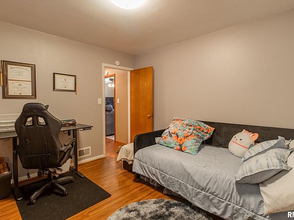 5th image of 242 Division St