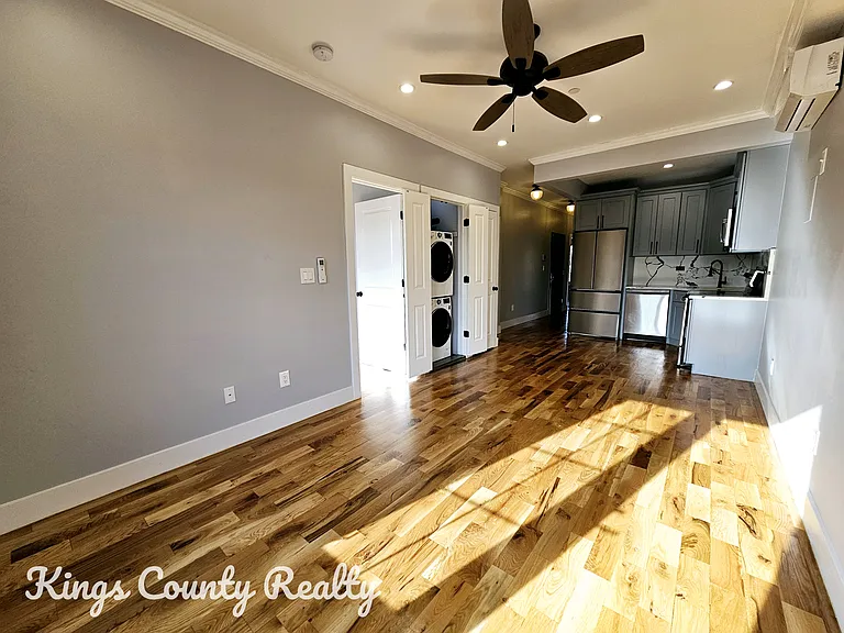 565 Midwood St #4 — Photo 1