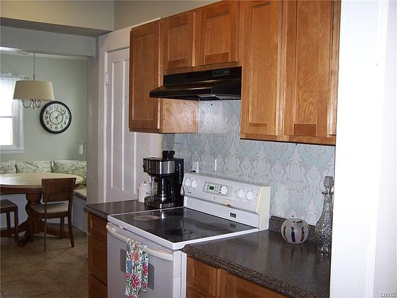 2nd image of 21 Hamlin St