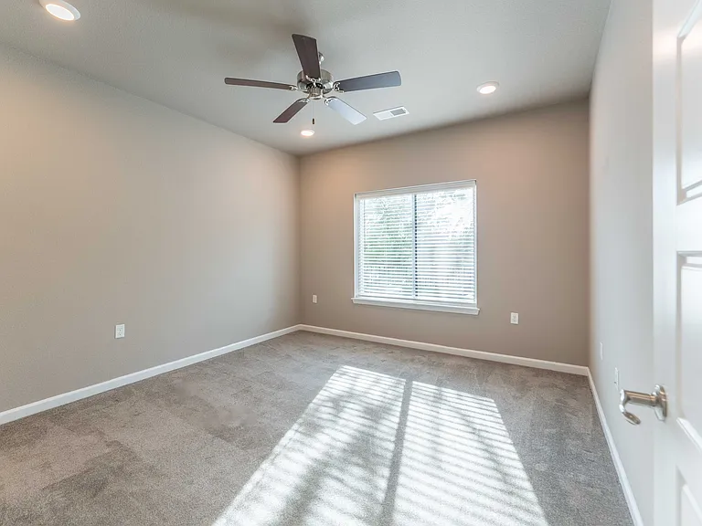 Coryell Commons — Photo 107