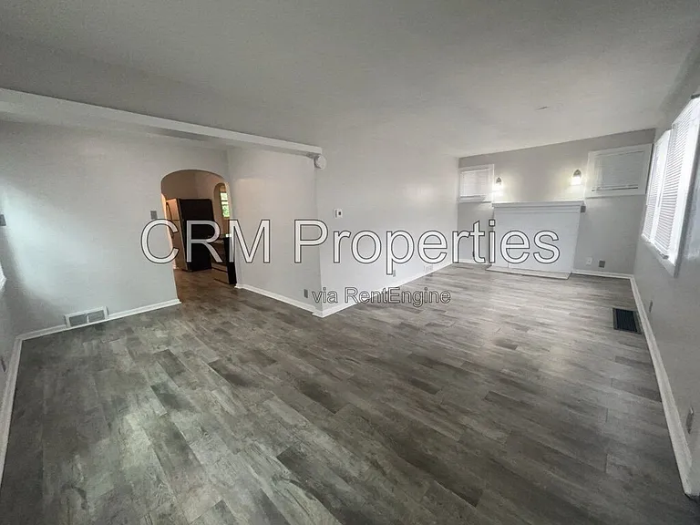 714 E Vaile Ave — Photo 10