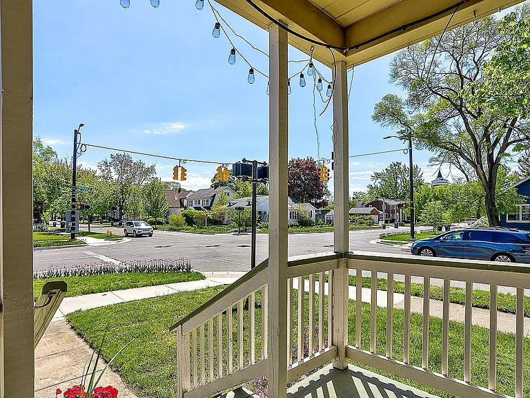 408 Van Raalte Ave — Photo 22