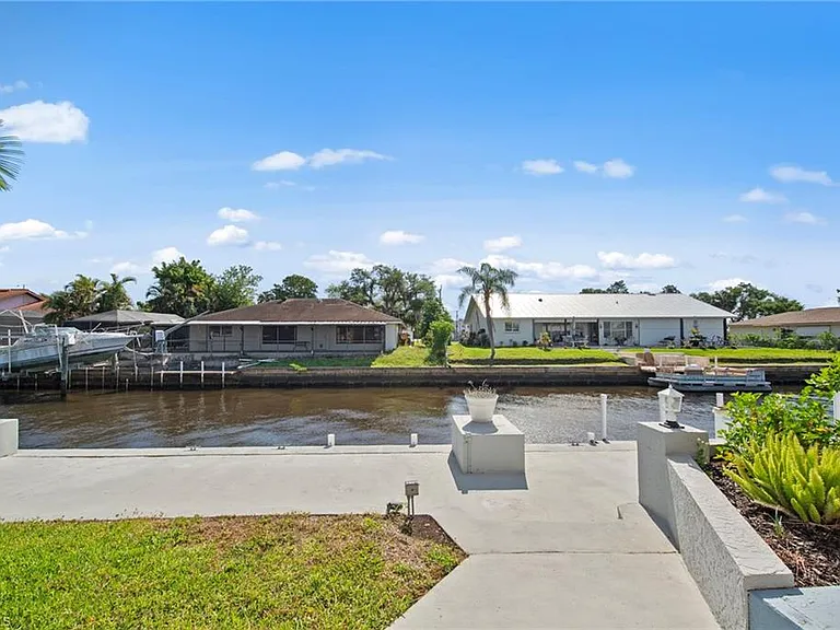 7195 Reymoor Dr — Photo 2