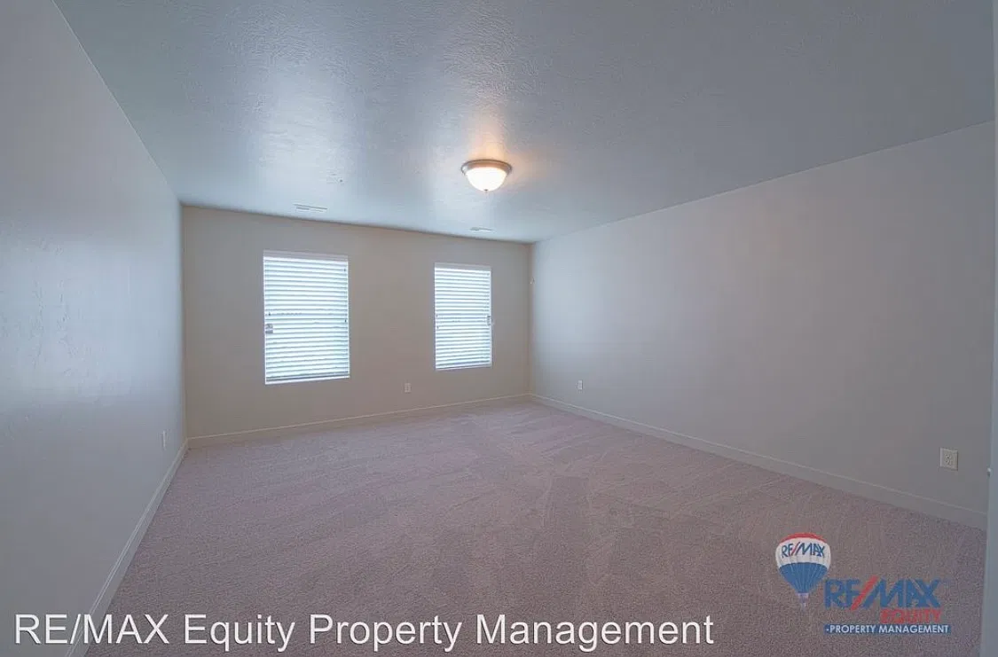 3 bed, 2.5 bath, 1772 sqft, $1,900 — Photo 3