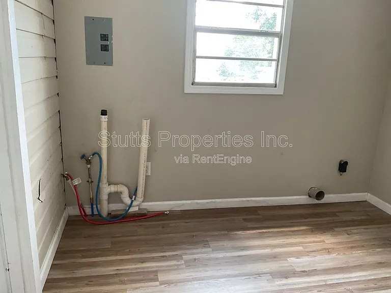 603 Martha Ave — Photo 8
