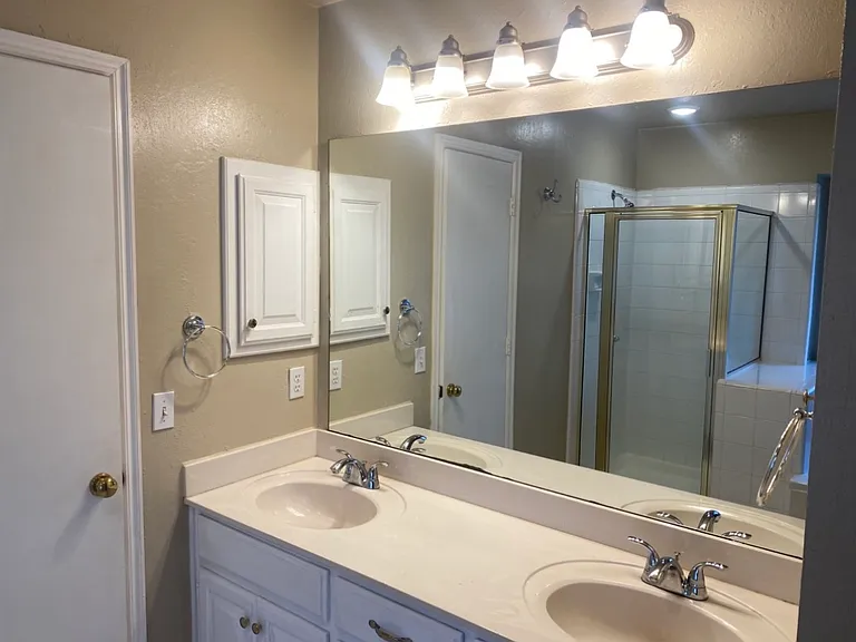 1026 Dustin Dr — Photo 9