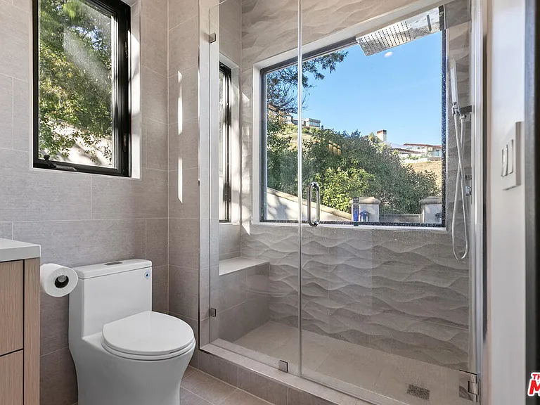 6380 Meadows Ct — Photo 39