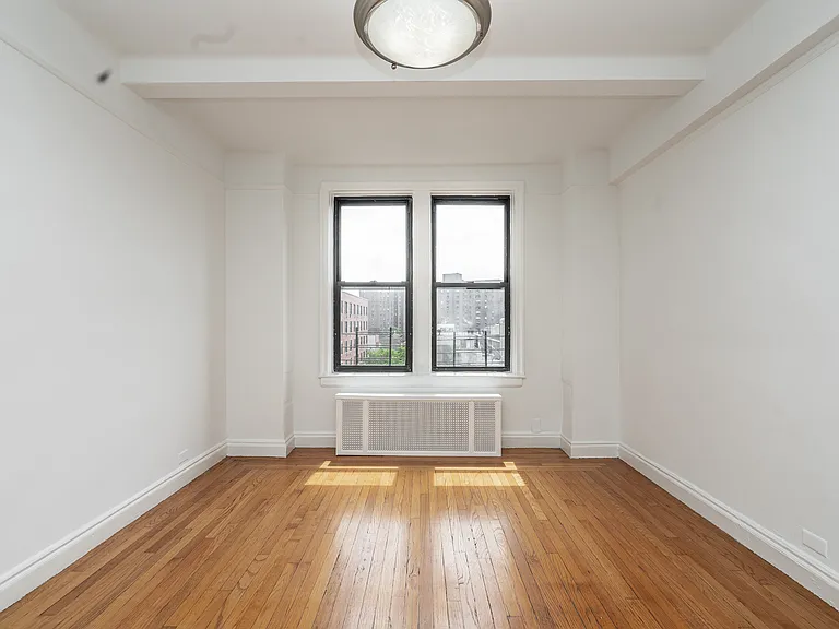 301 E 21st St #8L — Photo 6