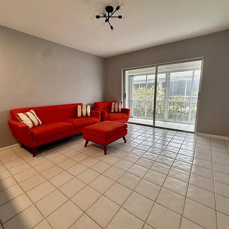 1 bed, 1.5 bath, 756 sqft, $1,600 — Photo 2