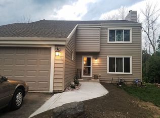 8456 Woodmere Sq, Wind Lake, WI 53185