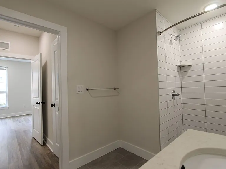 East Main Manayunk Apartments — Photo 58