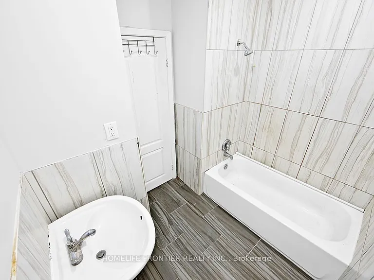 2953 Lawrence Ave E #UPPER — Photo 4