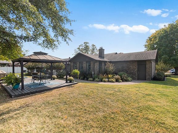 3rd image of 114 Meadowbrook Dr
