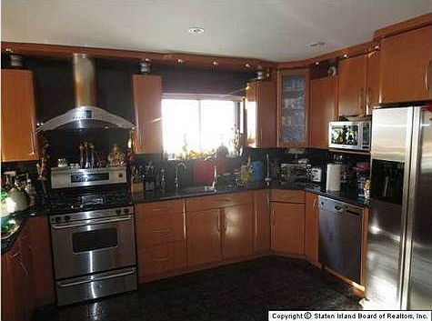 5th image of 87 Corona Ave