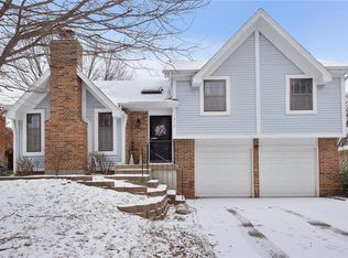 312 N Persimmon Dr, Olathe, KS 66061