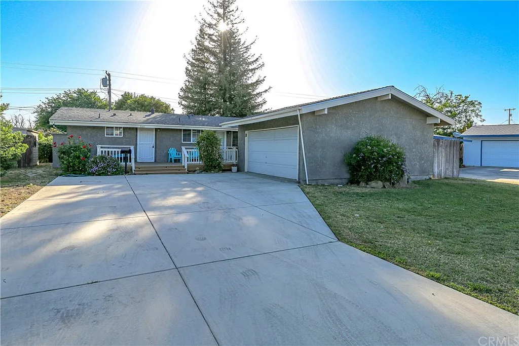 2321 Village Circle Dr photo 1