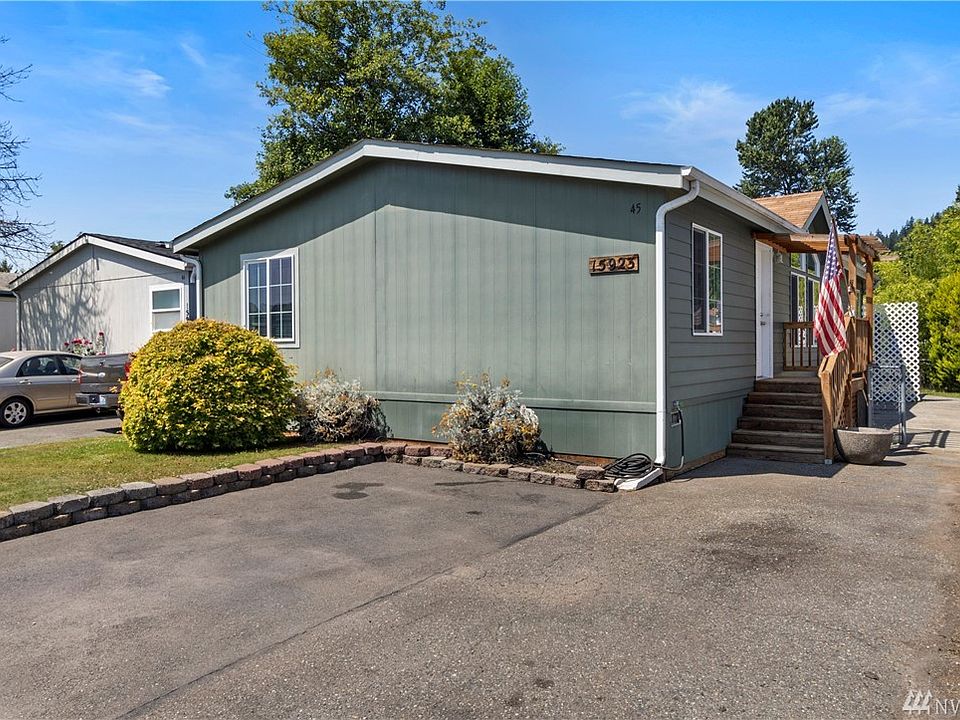 Welcome home to this 2011 double wide in an all ages park.