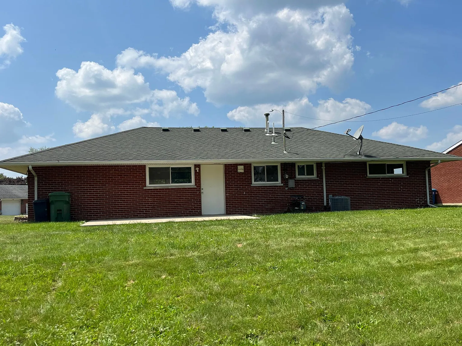 3 bed, 1040 sqft, $1,300 — Photo 2