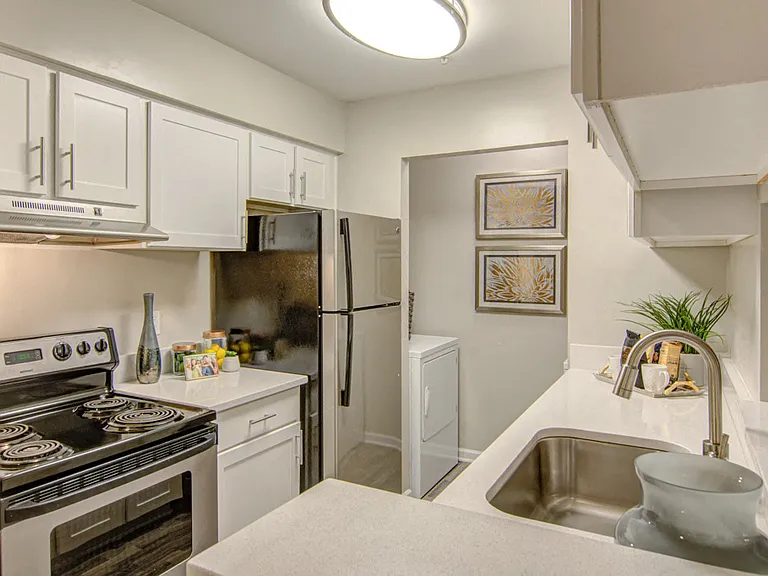 Hunter's Chase Apartments — Photo 2