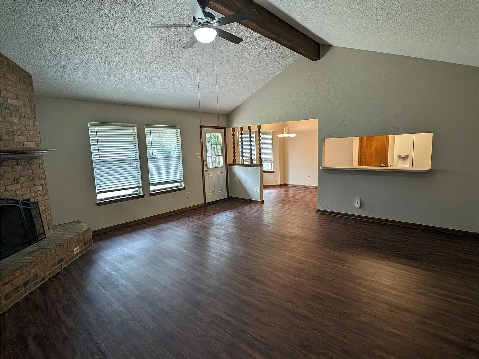 3 bed, 2.0 bath, 1586 sqft, $2,295 — Photo 4