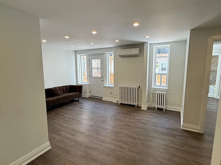 699 Eglinton Ave W #102 — Photo 2