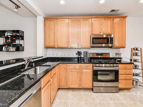 3rd image of 705 Massey Ln