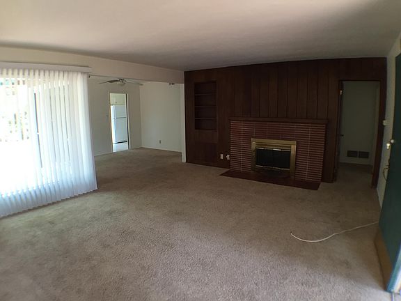 4th image of 262 E Ave