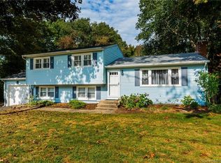 12 Cedar Rd, Clinton, CT 06413