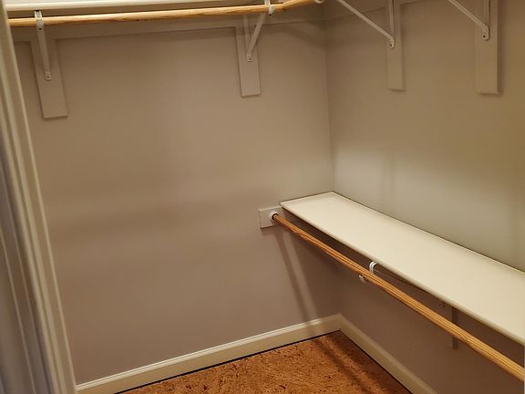4th image of 40117 Hedgeland Ln