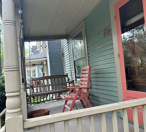 5th image of 216 Murray Ave