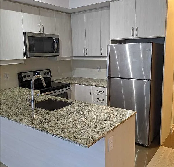 9205 Yonge St #1008 — Photo 8
