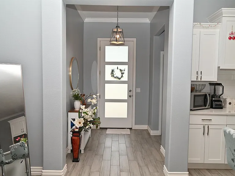 320 Mariners Way — Photo 2