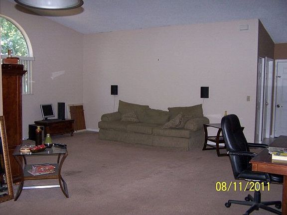 3rd image of 9 Westmount Ln