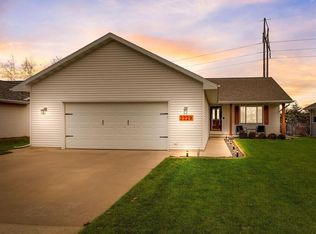 2229 High Meadows Ln, Neenah, WI 54956