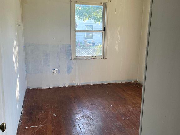 4th image of 40 W 30th St