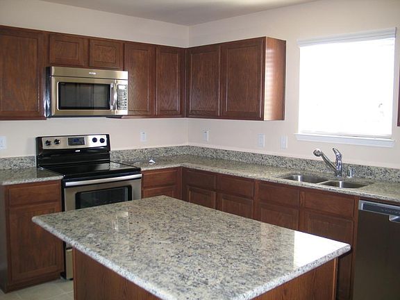 2nd image of 1412 Nicholas Ln