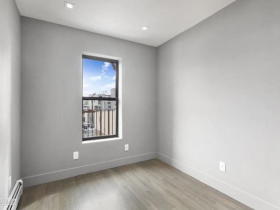 5th image of 2171 3rd Ave APT 1B